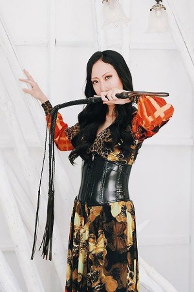 響(ヒビキ)女王様