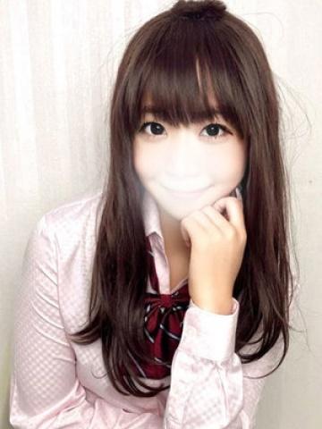 秋山ななみ